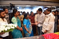 Celebs Pay Last Respects to Superstar Krishna Photos